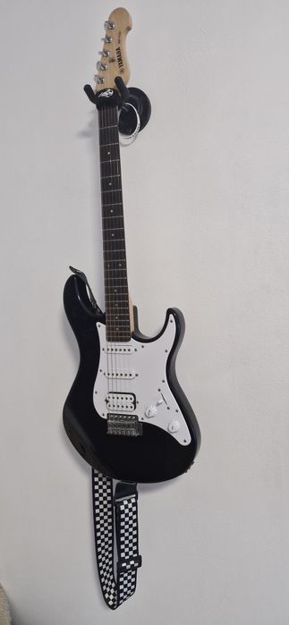 Продавам Yamaha EG 112C