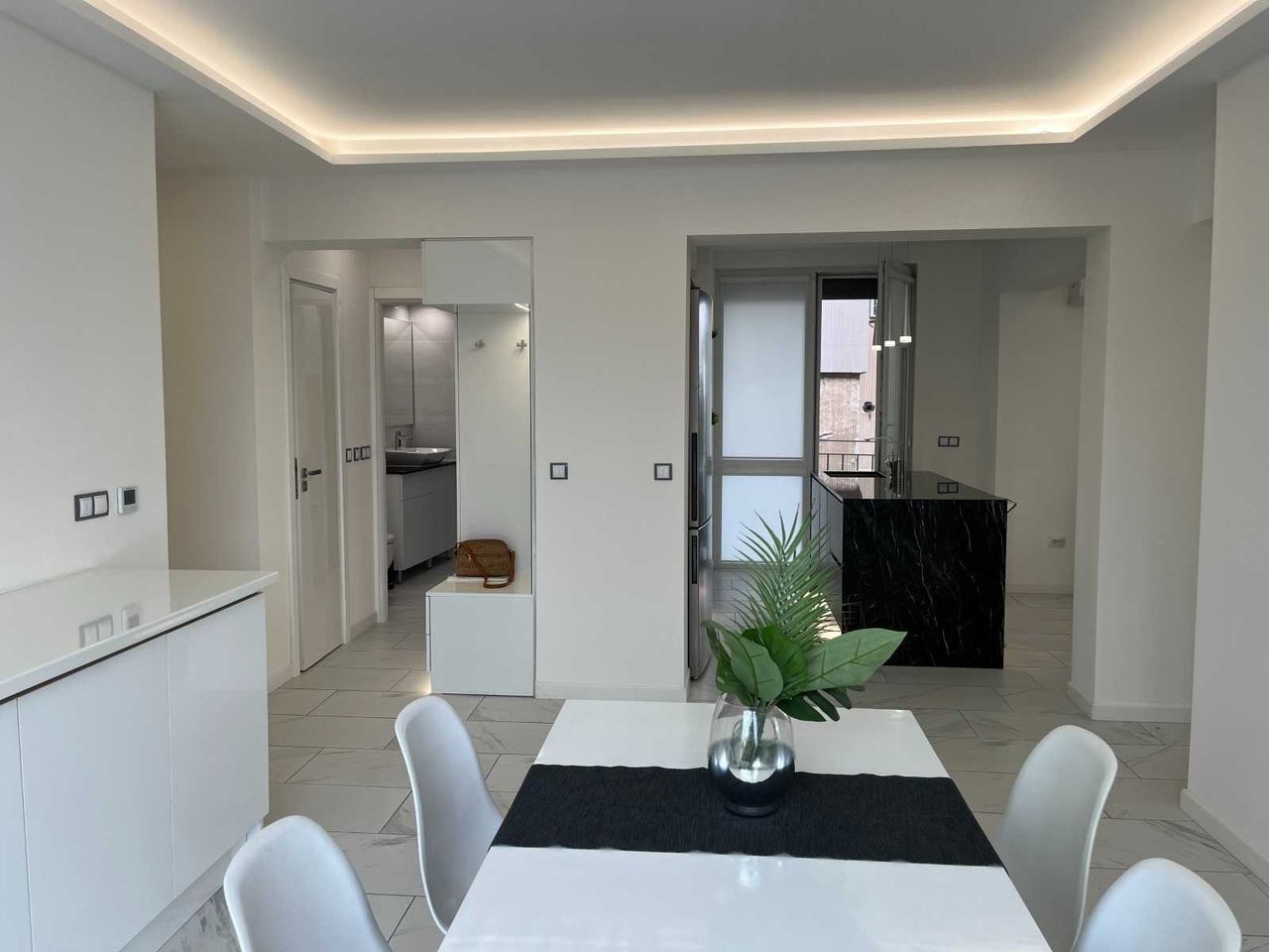 Продава се Тристаен апартамент в София, Изток - 90 кв.м за 1556 €/кв.м - Снимка #4