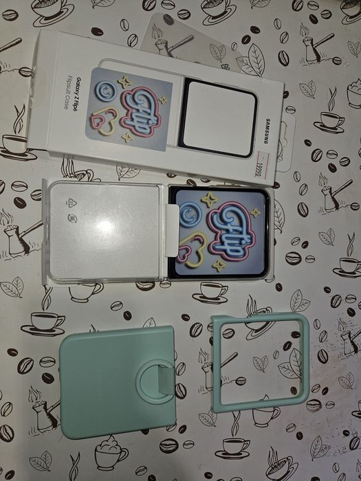 Продам чехлы на Samsung galaxy z flip 6 б/у