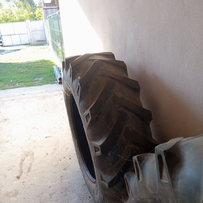 Cauciucuri spate tractor 445