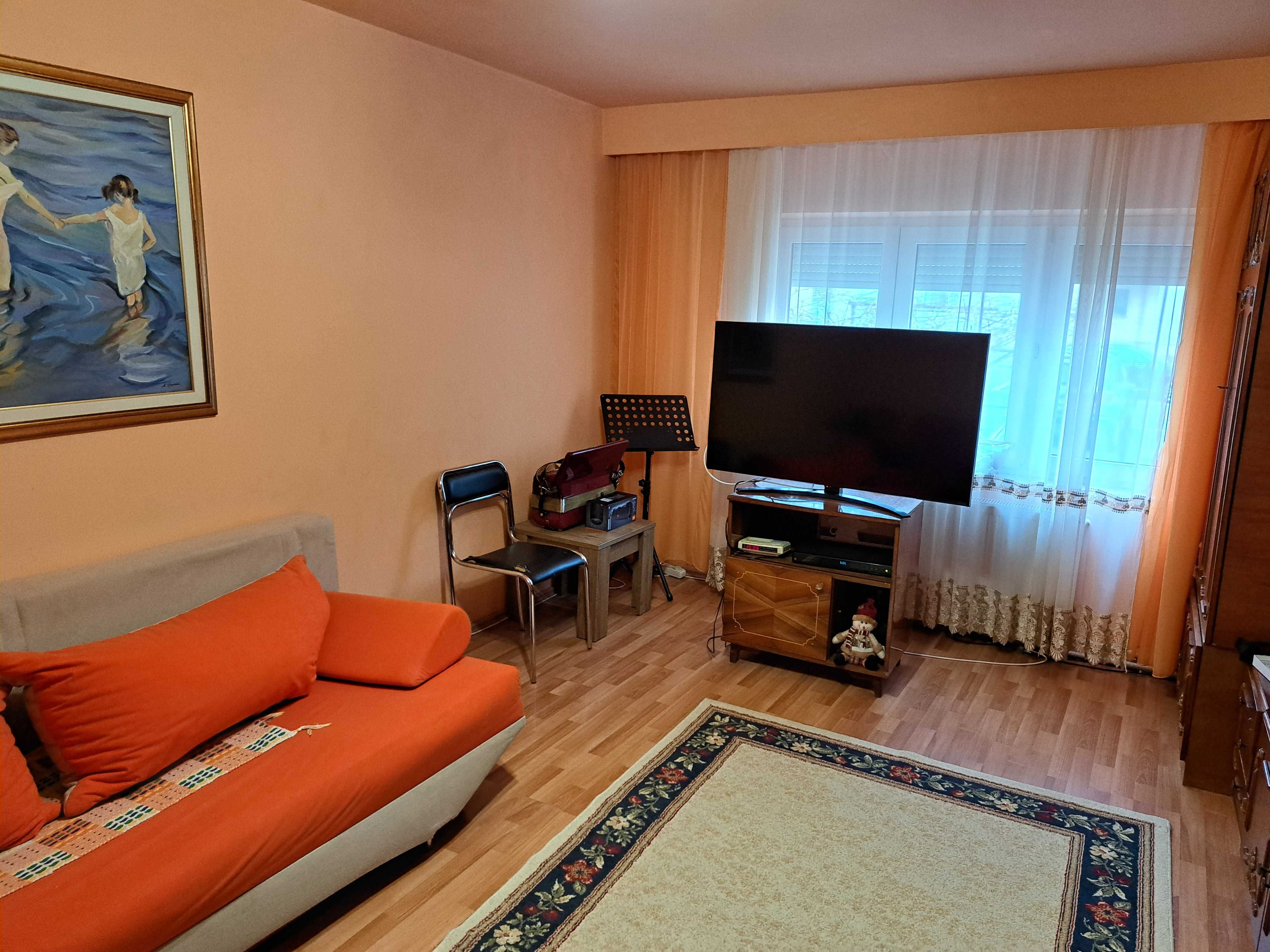 Vanzare  apartament   parter  in  cu  2  camere  si   balcon  extins