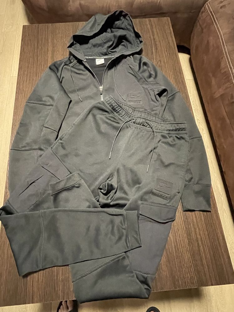 Nike -анцуг(мъжко XS)