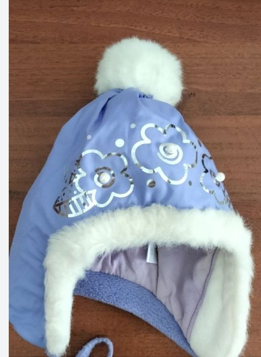 Продам зимнюю шапочку для девочки
