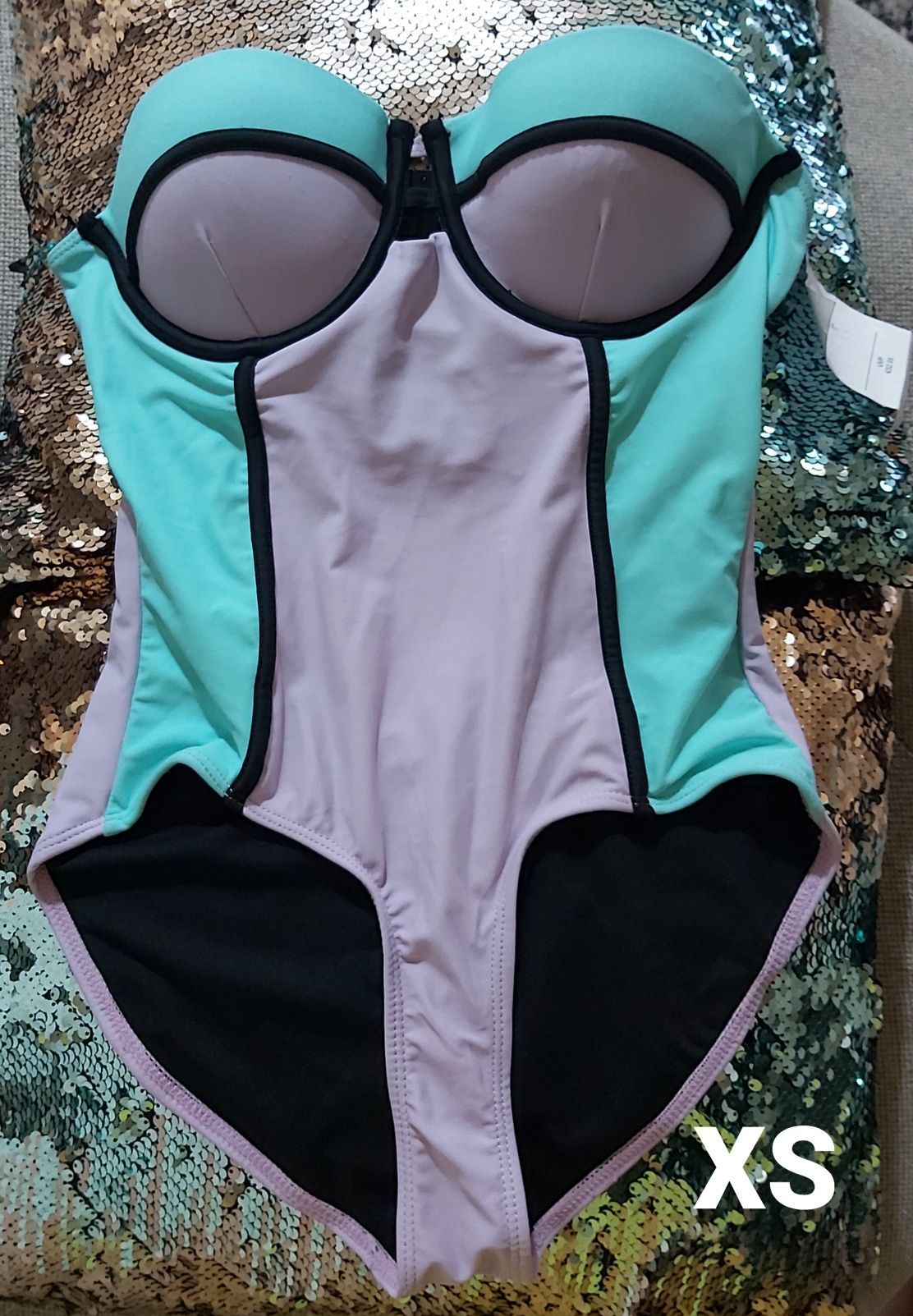 Costum baie marimea xs