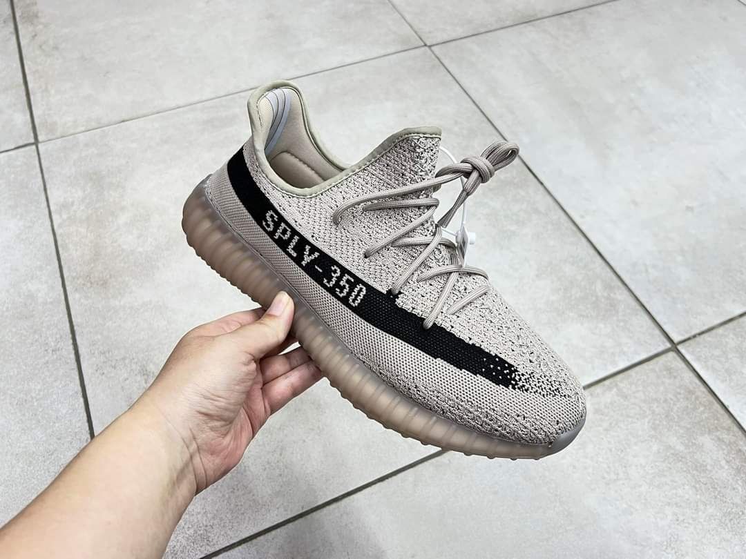 Adidas yeezy boost 350 v2,.