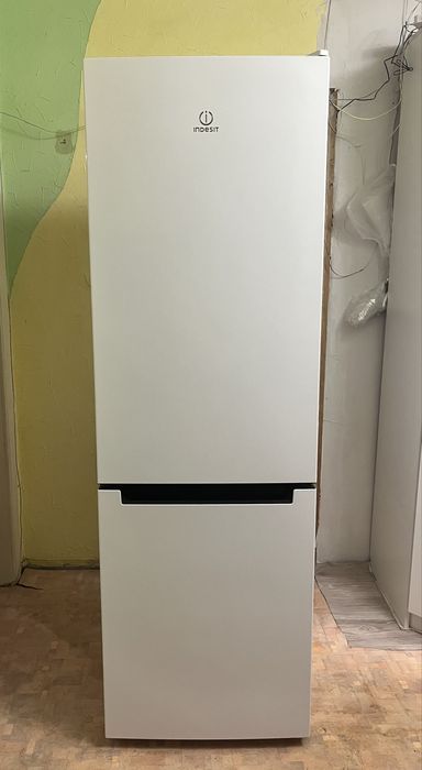 Холодильник indesit