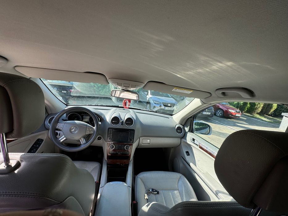 Vând Mercedes ML 320