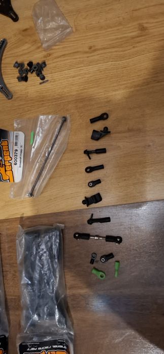 Rc truggy 1/8 със много части