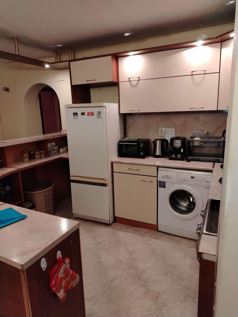 Дава се под наем Тристаен апартамент в Пловдив, Център - 80 кв.м за 450 € - Снимка #1