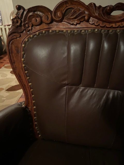 Кожен диван