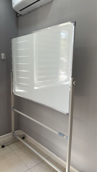 Маркерная доска на колесиках, двухсторонняя