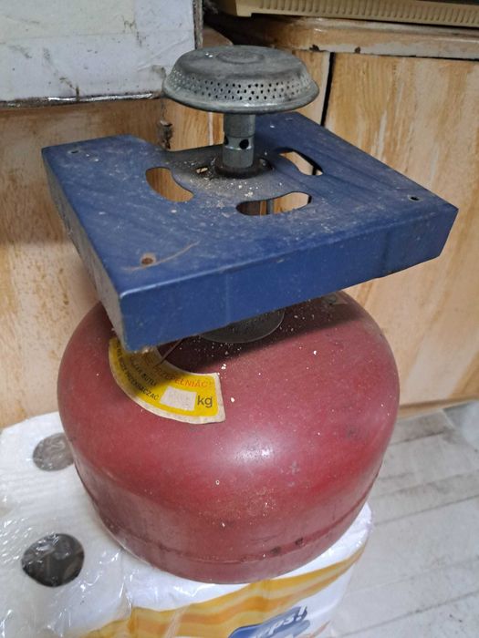 Aspirator robot  ,cuptor electric +aragaz ,aragaz camping