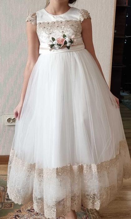 Нарядное платье от 9-11 лет подойдёт (Польша)