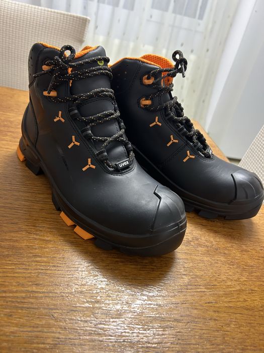 Vand bocanci uvex nr 42