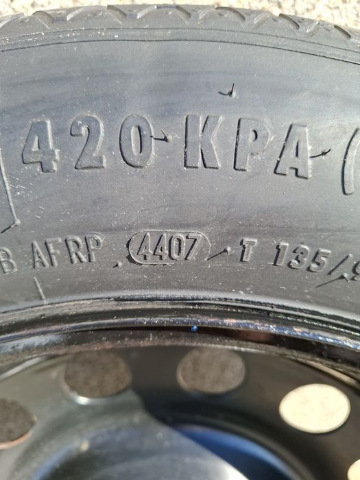 Резервна гума тип патерица