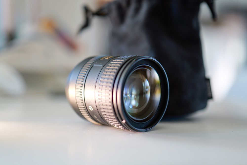 Обектив Nikon AF-S DX Nikkor 16-85mm f/3.5-5.6G ED VR + сенник и калъф