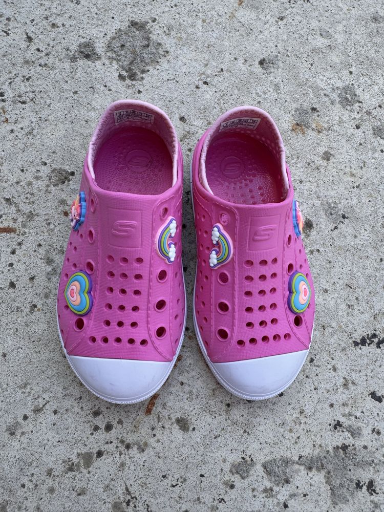 Sandale / papucei / slapi skechers marimea 25