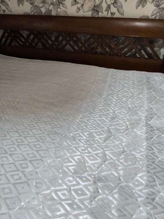 Двуспальная кровать