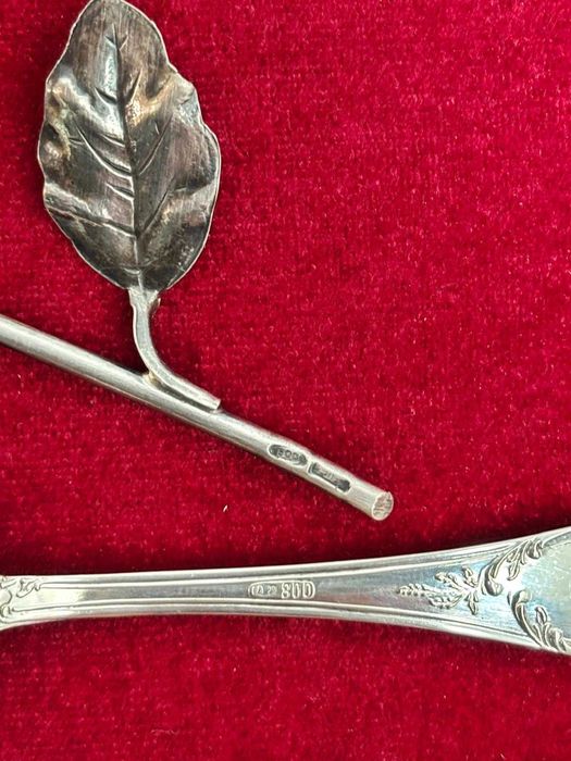 set 6 lingurite + ornament floral din argint in cutie vintage din lemn