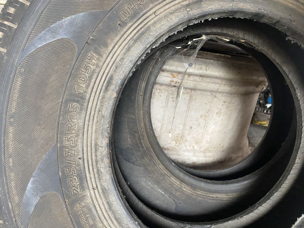 Продам покрышки 235/75R15