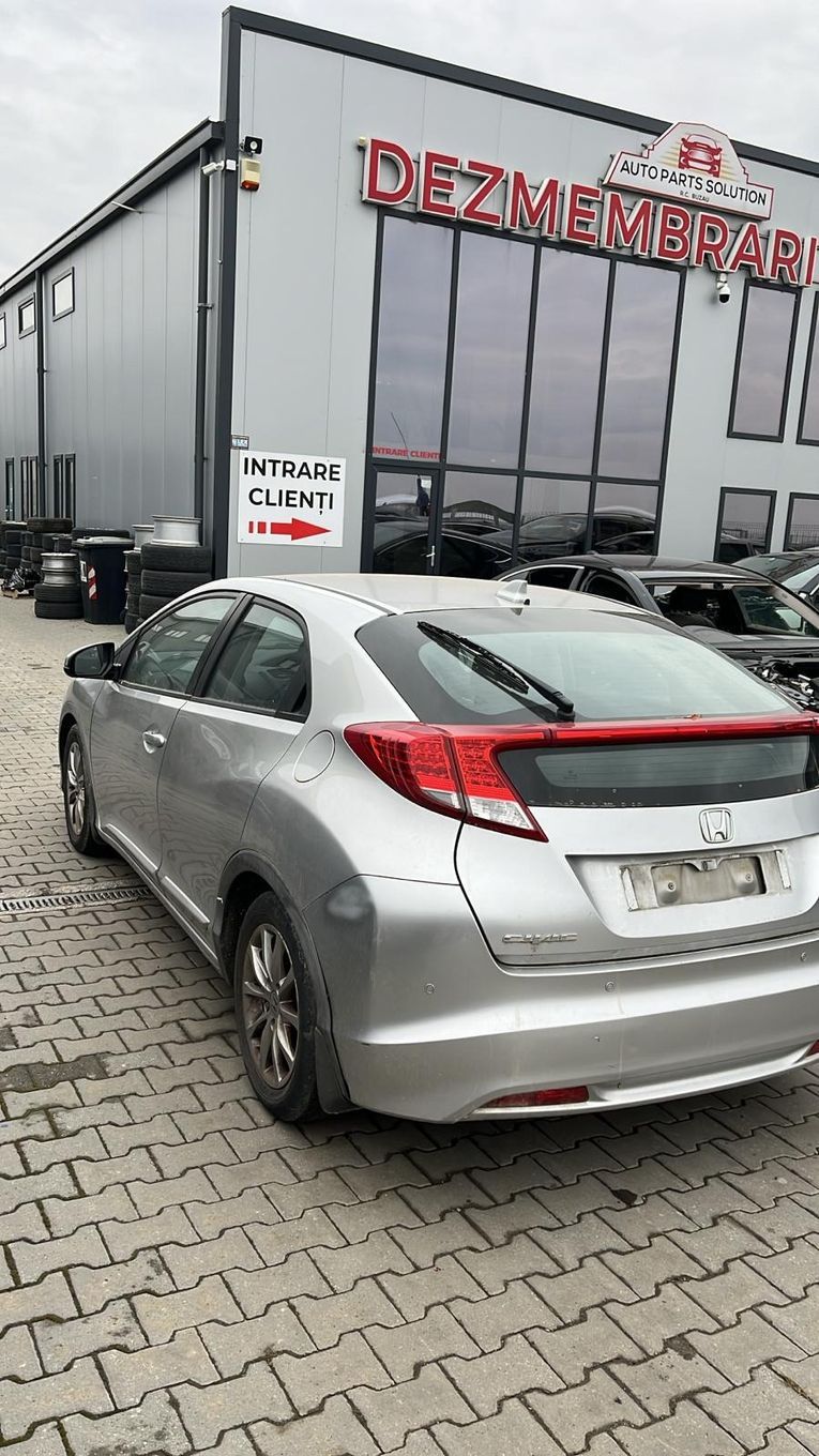 Dezmembram Honda Civic 1.3 benzina din 2013