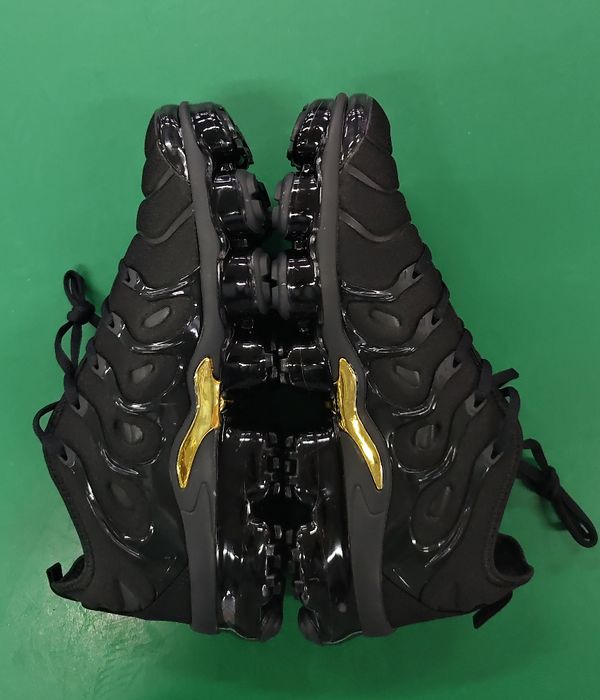 Nike vapormax plus обувки