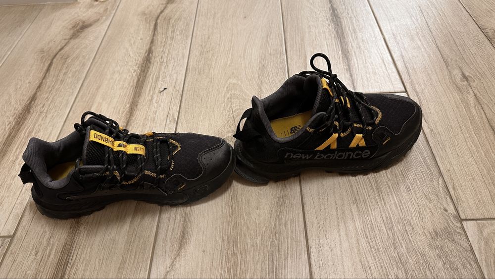 Vand adidasi New Balance