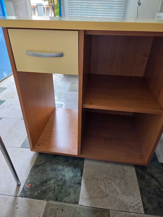 Бюро с чекмеджета