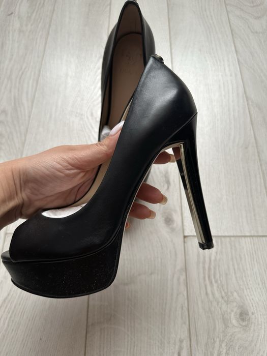 Guess / Casadei високи токчета