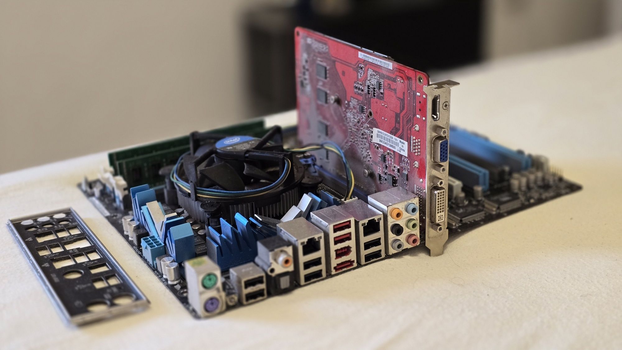 Компютър части CPU Intel i7 860 MB Asus P7P55D EVO RAM 4GB Radeon 4350