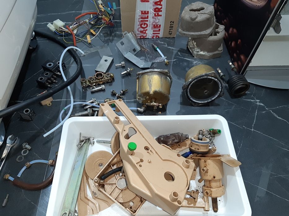 Reparatii , revizii aparate de cafea (service espressoare).