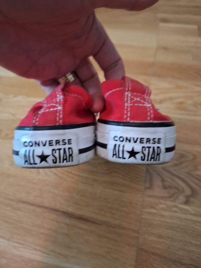 De vânzare tenesi Converse, mărimea 36