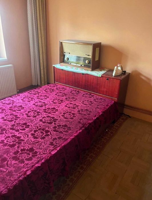 Set dormitor complet lemn masiv pat dublu cu saltea, sifonier, comoda