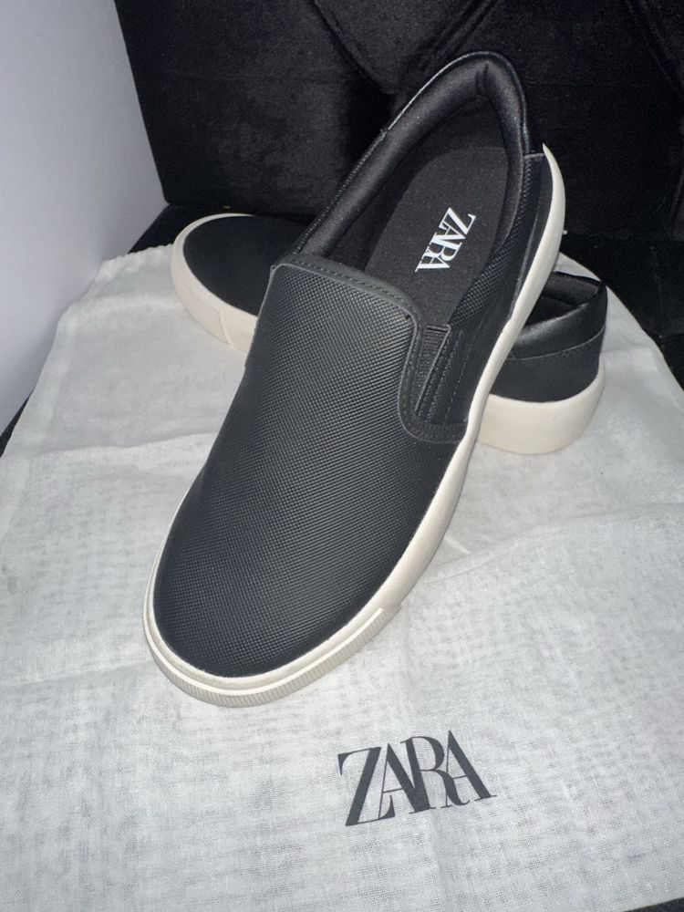 Мужская обувь 41 размер от ZARA .