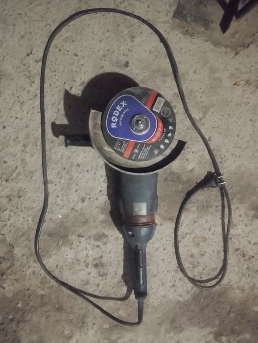 Болгарка Бош 220