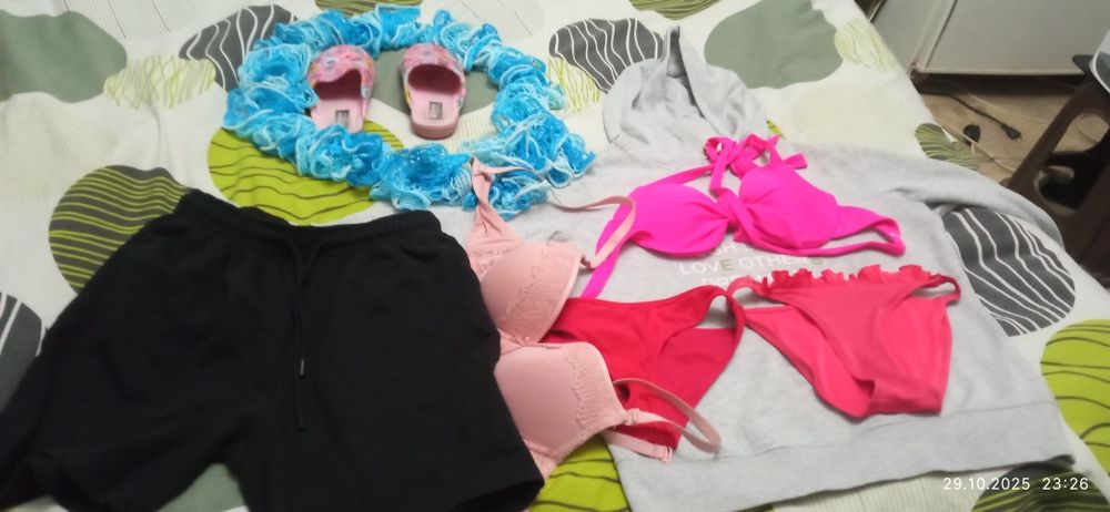 Дамски дрехи! Подарявам!