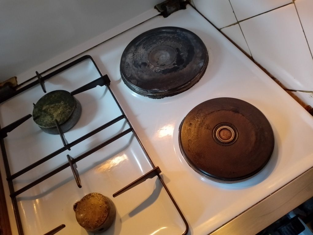 Готварска печка и хладилник
