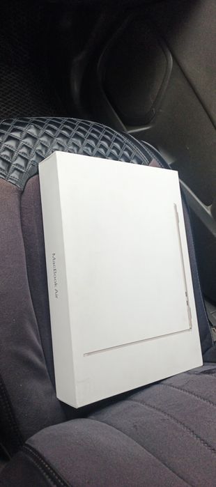 Mac book Air m3 16/256 sotiladi