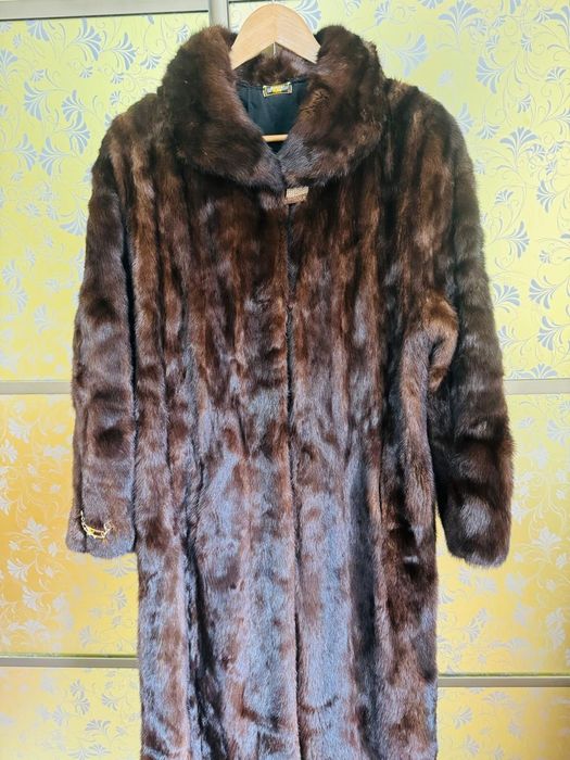 Норковая шуба продается