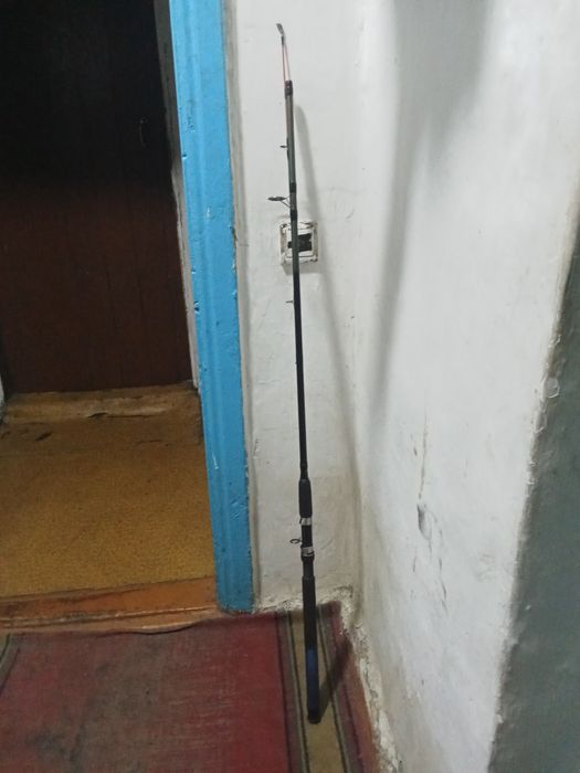 Продам спиннинг состояние почти новое