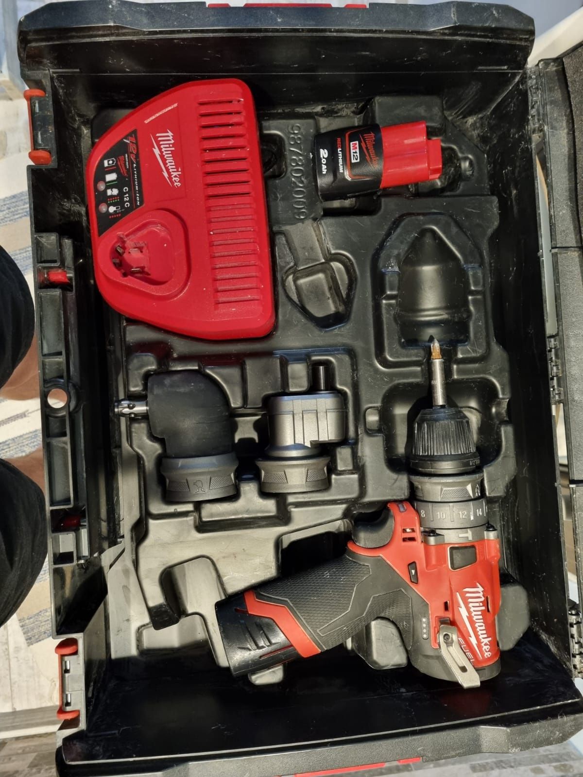 Milwaukee m12 FPDX la cutie,2 baterii ,incarcator și cele 3 mandrine