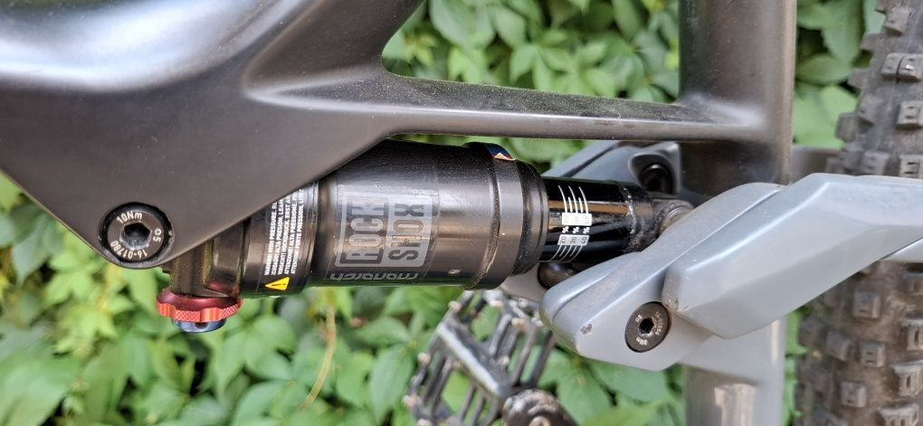 Vând bicicletă CUBE carbon