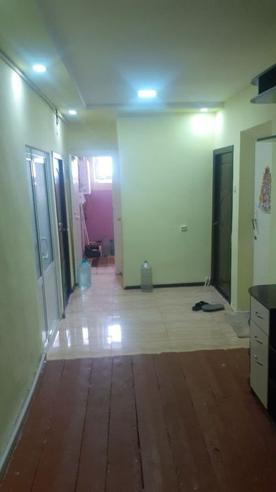 3 xonali kv ijaraga beriladi.