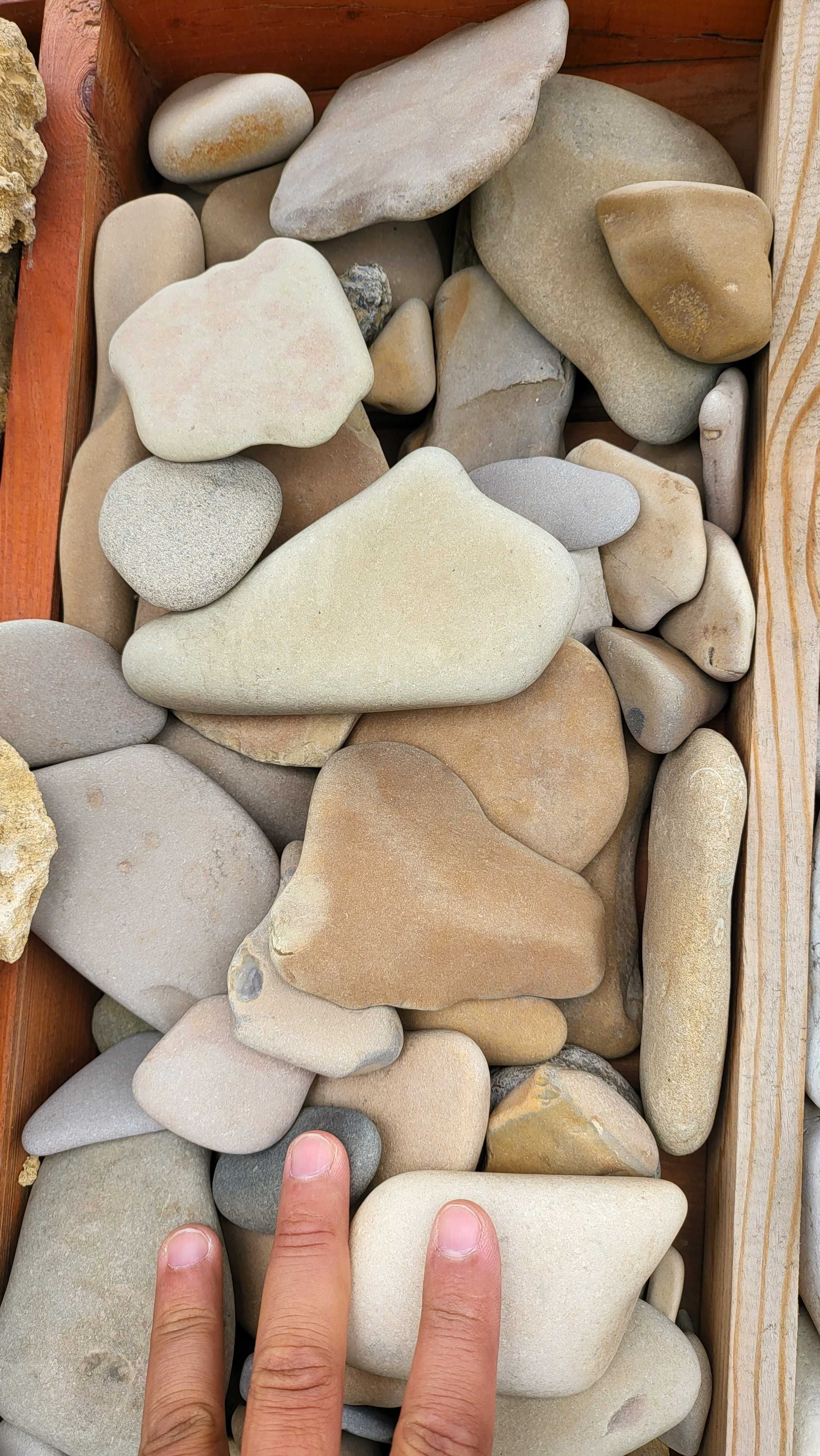 Камни для ландшафта мраморная крошка, морская и речная галька