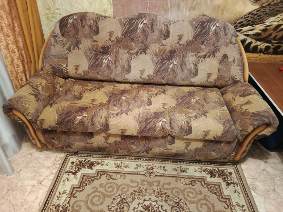 Отдам даром диван и 1 кресло