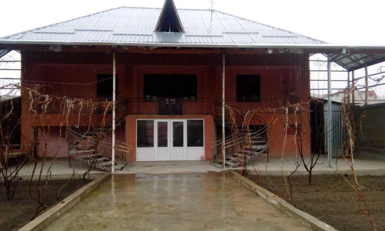 Hovli uy sotiladi Shodiyona Maxallasida