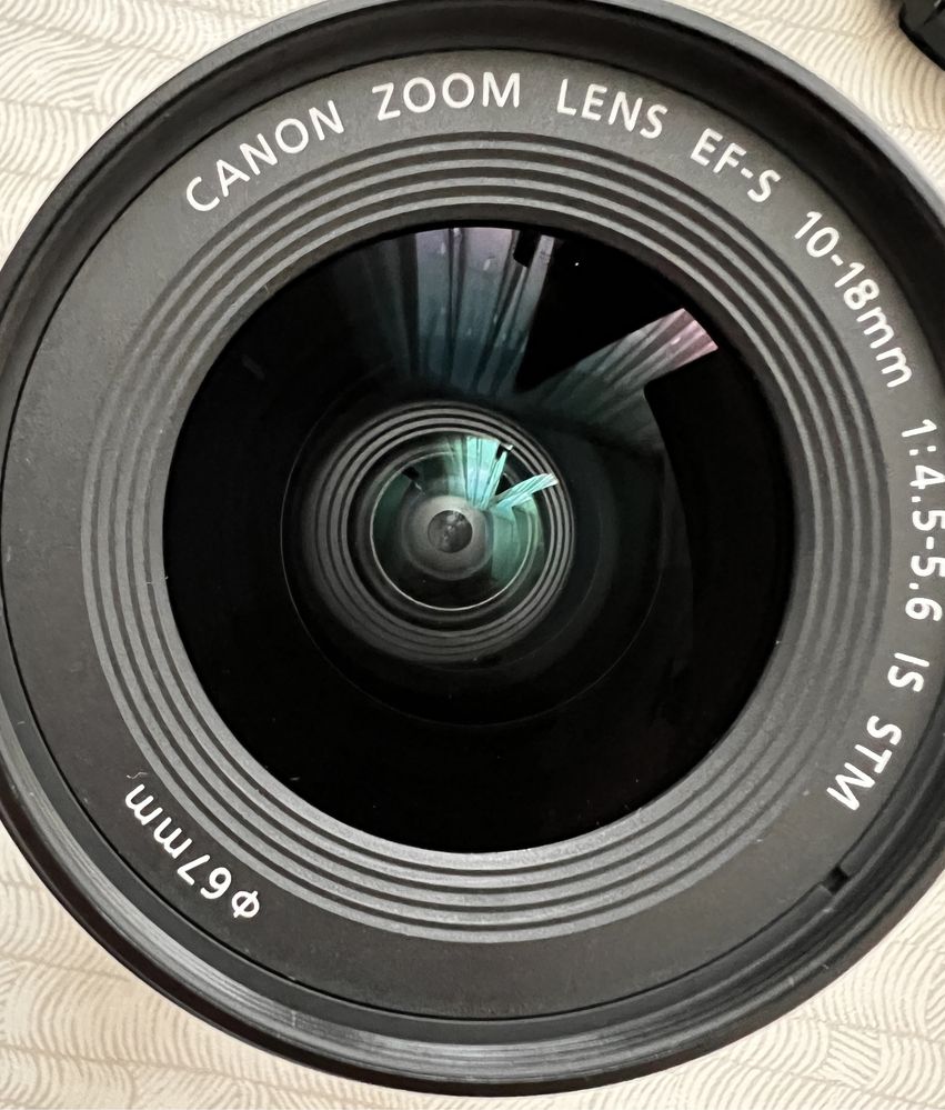 Широкоъгълен обектив Canon EF-S 10-18mm f/4.5-5.6 IS STM
