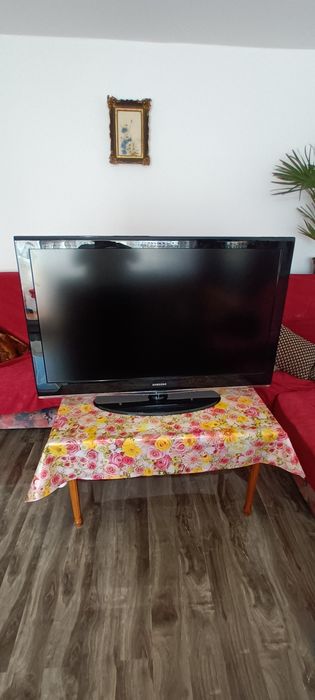 televizor LCD SAMSUNG HDMI  121cm