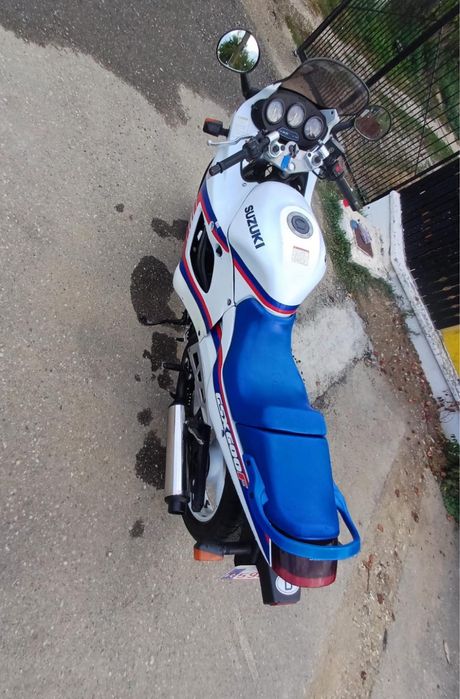 Motocicleta BMW 259 R1100R/Suzuki GSX600
