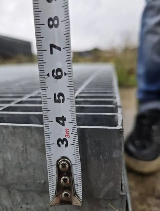 Vindem grătare zincată și orice ce se vede în poză